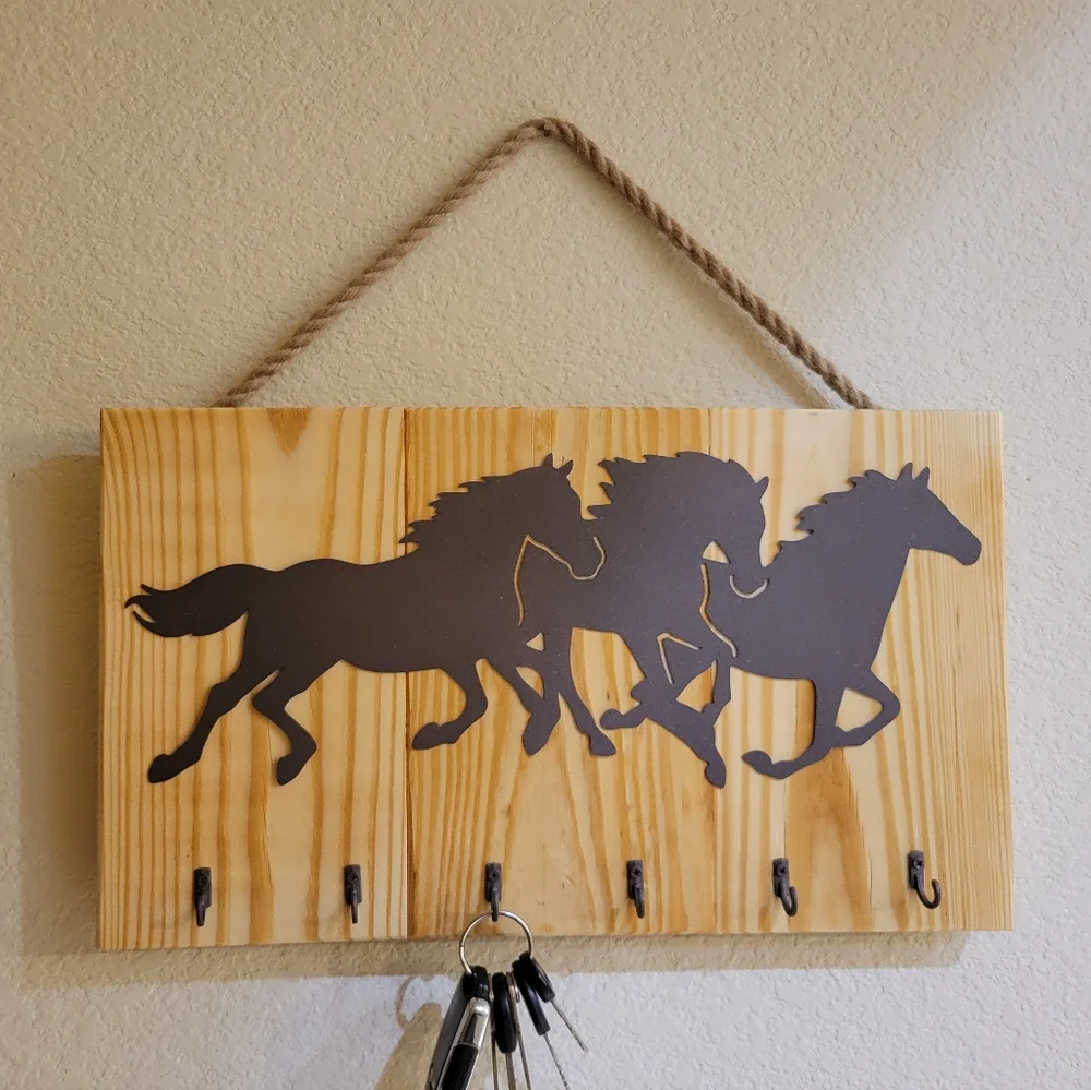 Rustic Horse Wall Key Holder with Antique Bronze Silhouettes